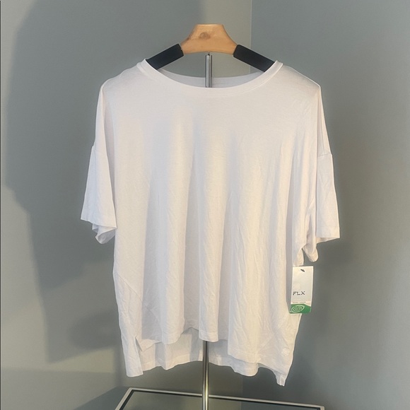 FLX Tops - FLX Women's Classic White flowy Short Sleeve Tee nwt large